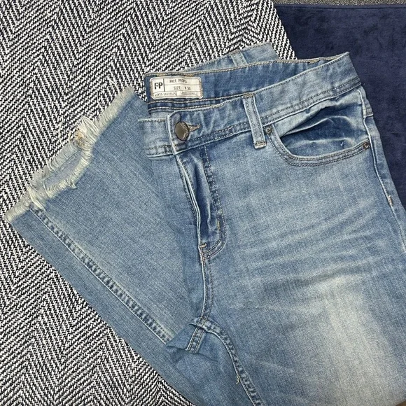 Free People Distressed Skinny Jeans – Women’s Size W30, Light Wash, Raw Hem - Picture 2 of 12